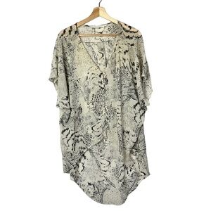 ASTR The Label Ivory & Black Printed‎ Short Sleeve Blouse S